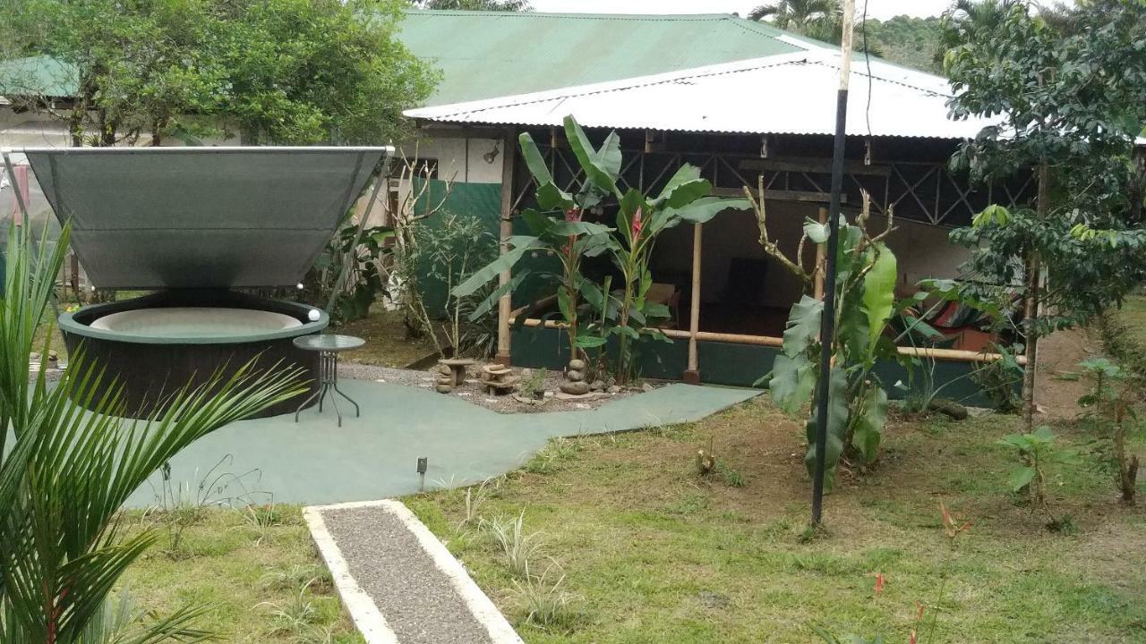 Centro Ananda Bed and Breakfast Guápiles Eksteriør billede